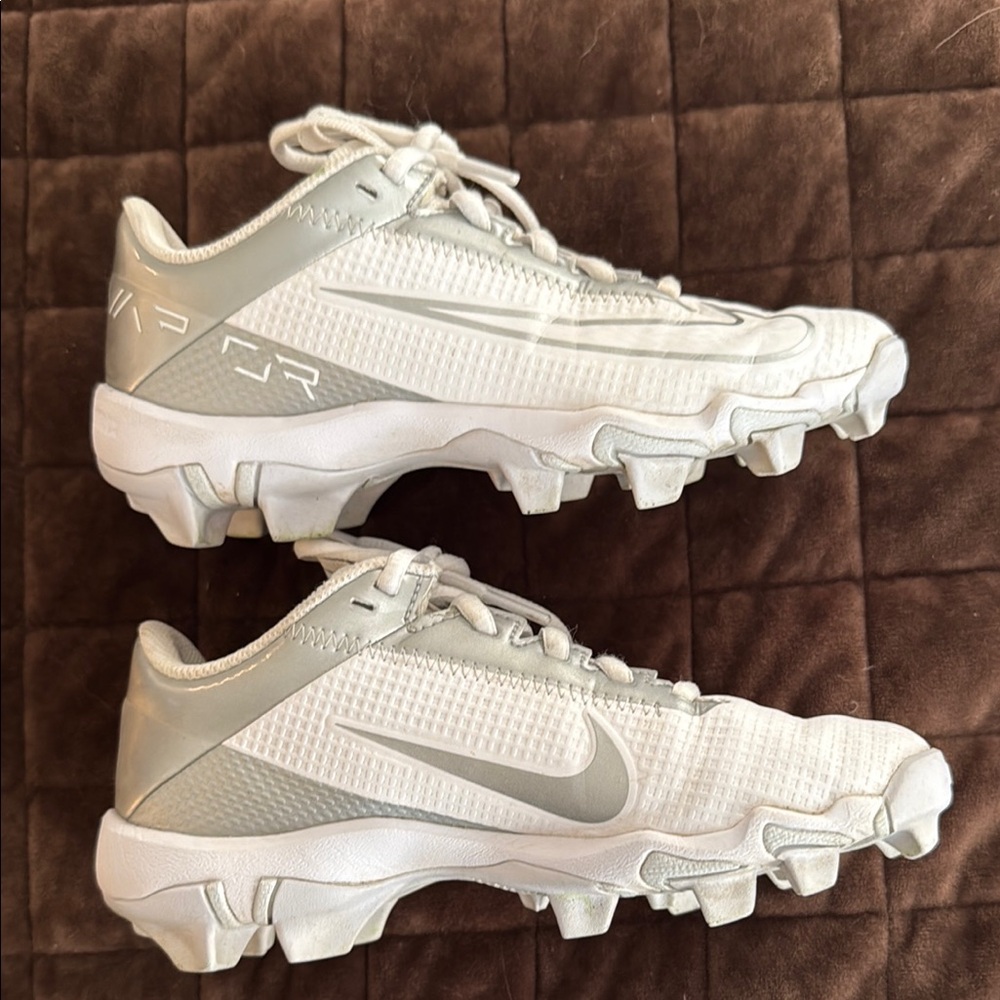 Nike youth White and Gray Vapor Cleats size 1